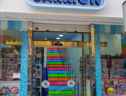 Juguetes Carrión, tienda infantil en la calle Mármoles, en Málaga capital
