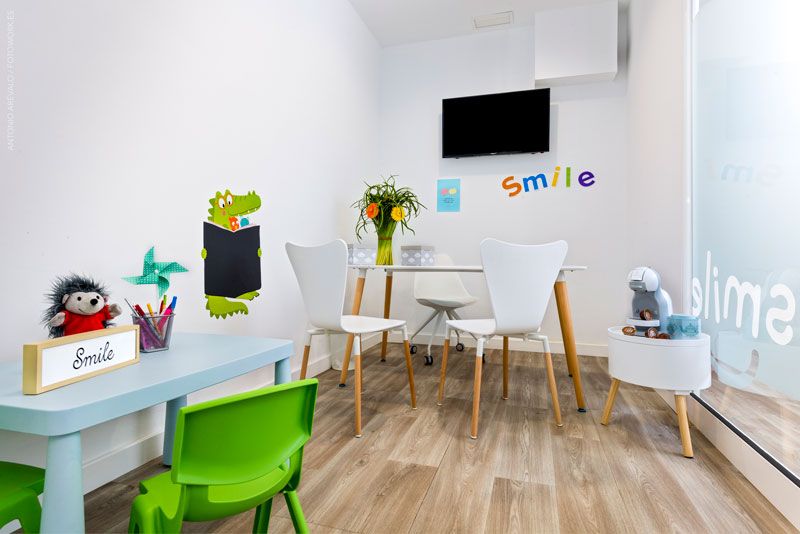 Psicólogos y logopedas infantiles en el centro Smile Up, en Sevilla