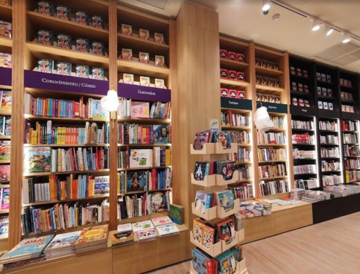 Librería Casa del Libro en Granada, libros para niños y adolescentes